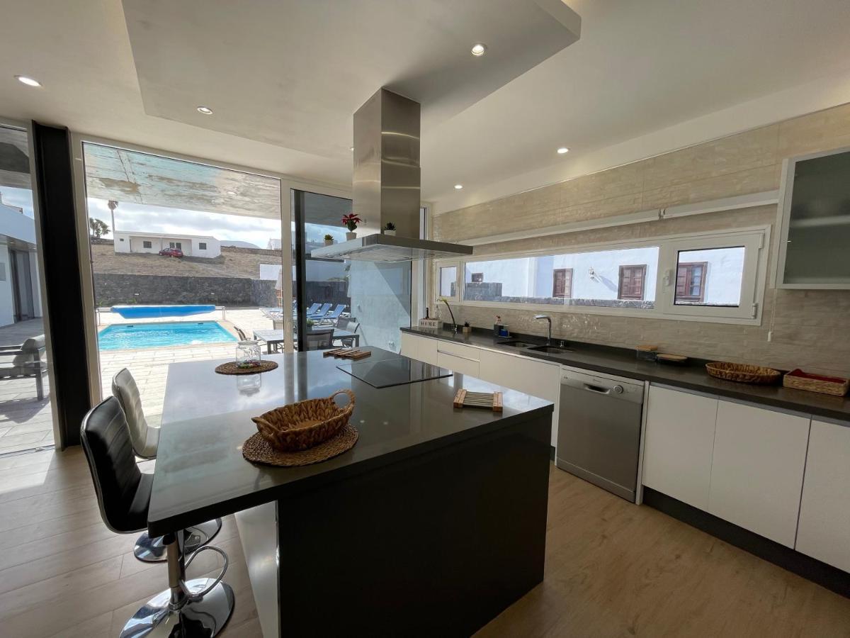 Eslanzarote Villa Tony, heated pool, jacuzzi La Costa Exterior foto