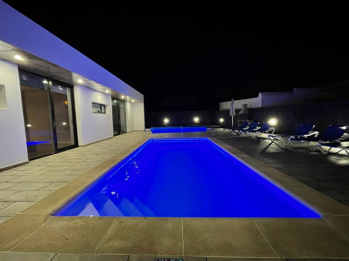 Eslanzarote Villa Tony, heated pool, jacuzzi La Costa Exterior foto