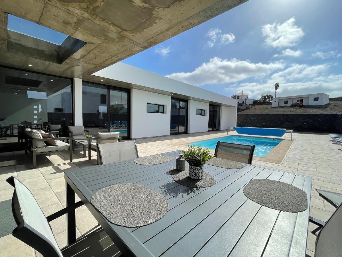 Eslanzarote Villa Tony, heated pool, jacuzzi La Costa Exterior foto