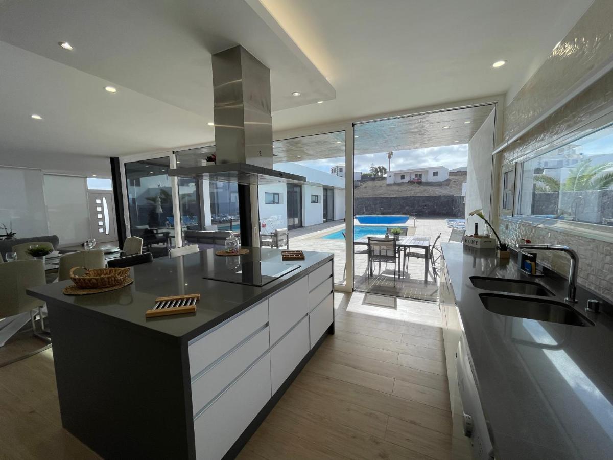 Eslanzarote Villa Tony, heated pool, jacuzzi La Costa Exterior foto