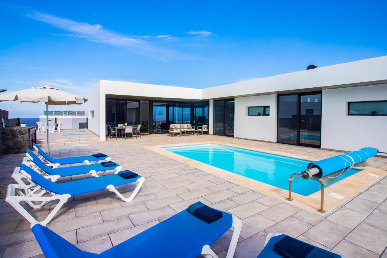 Eslanzarote Villa Tony, heated pool, jacuzzi La Costa Exterior foto
