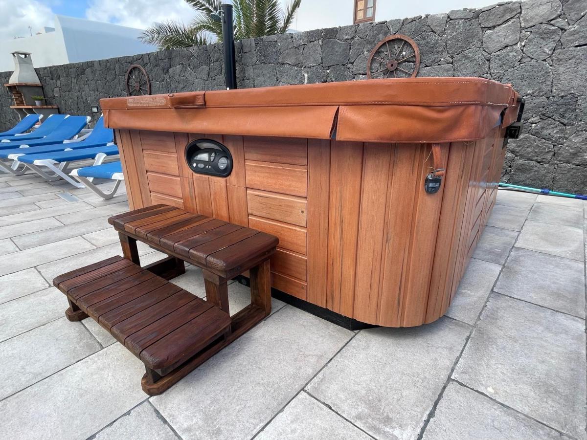 Eslanzarote Villa Tony, heated pool, jacuzzi La Costa Exterior foto