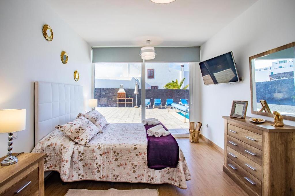 Eslanzarote Villa Tony, heated pool, jacuzzi La Costa Exterior foto